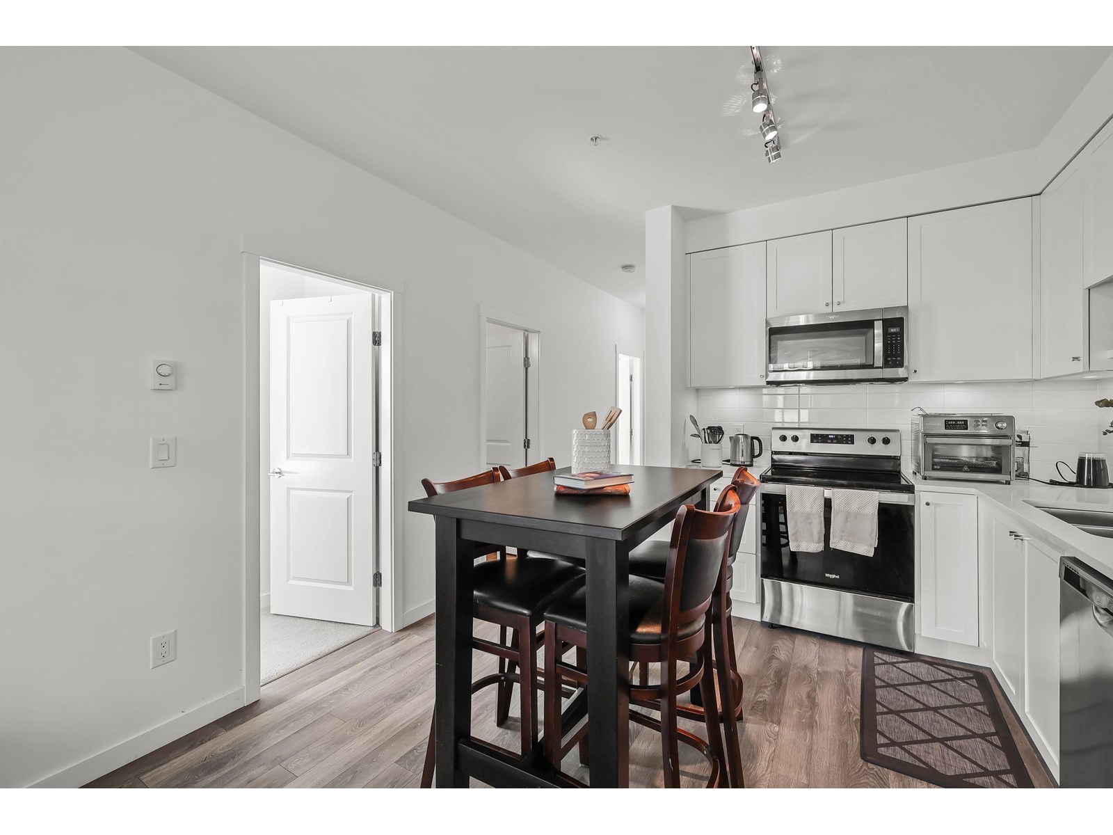 303 13628 81a Avenue, Surrey, British Columbia  V3W 3E2 - Photo 7 - R3028118