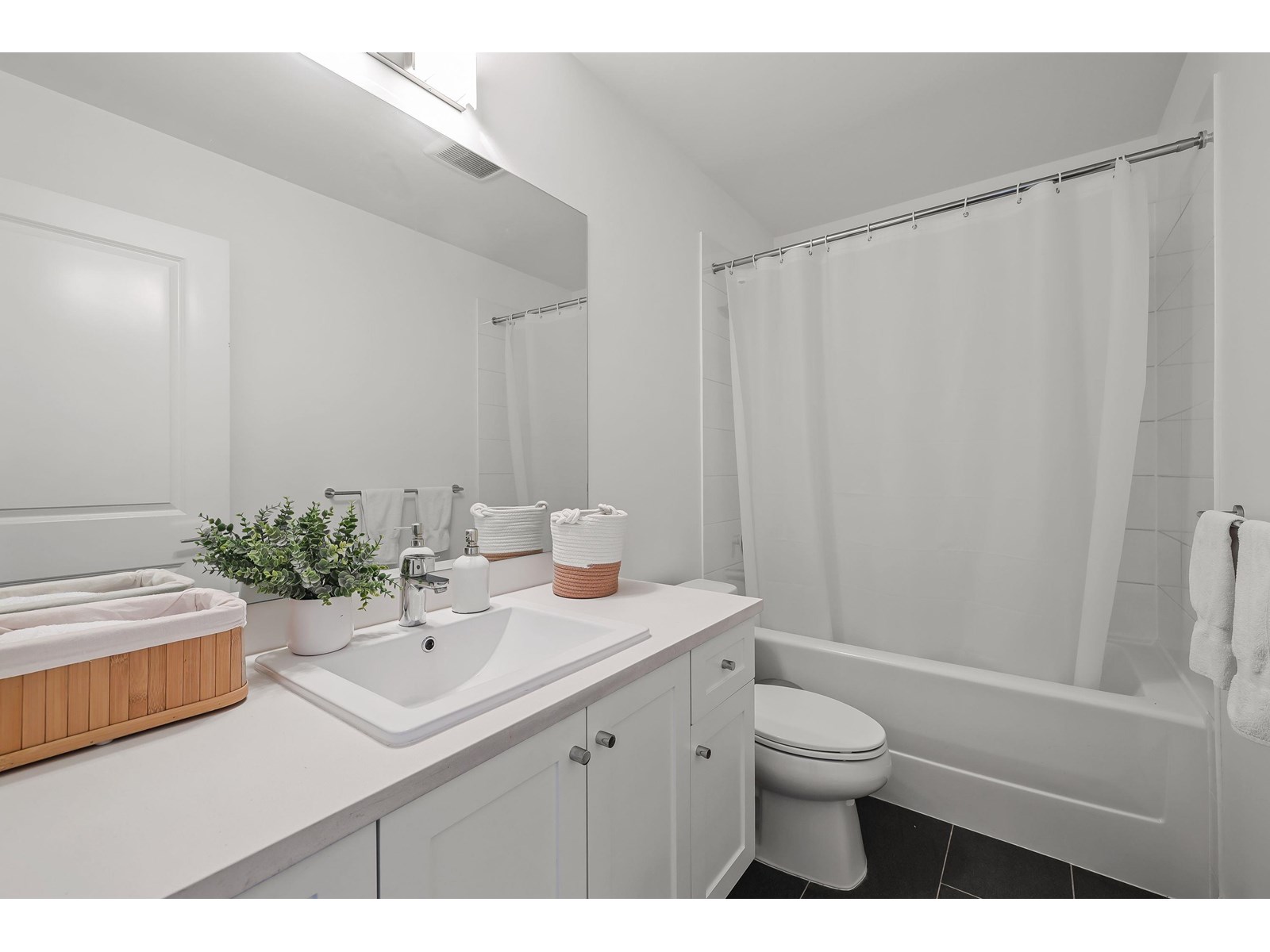 303 13628 81a Avenue, Surrey, British Columbia  V3W 3E2 - Photo 13 - R3028118