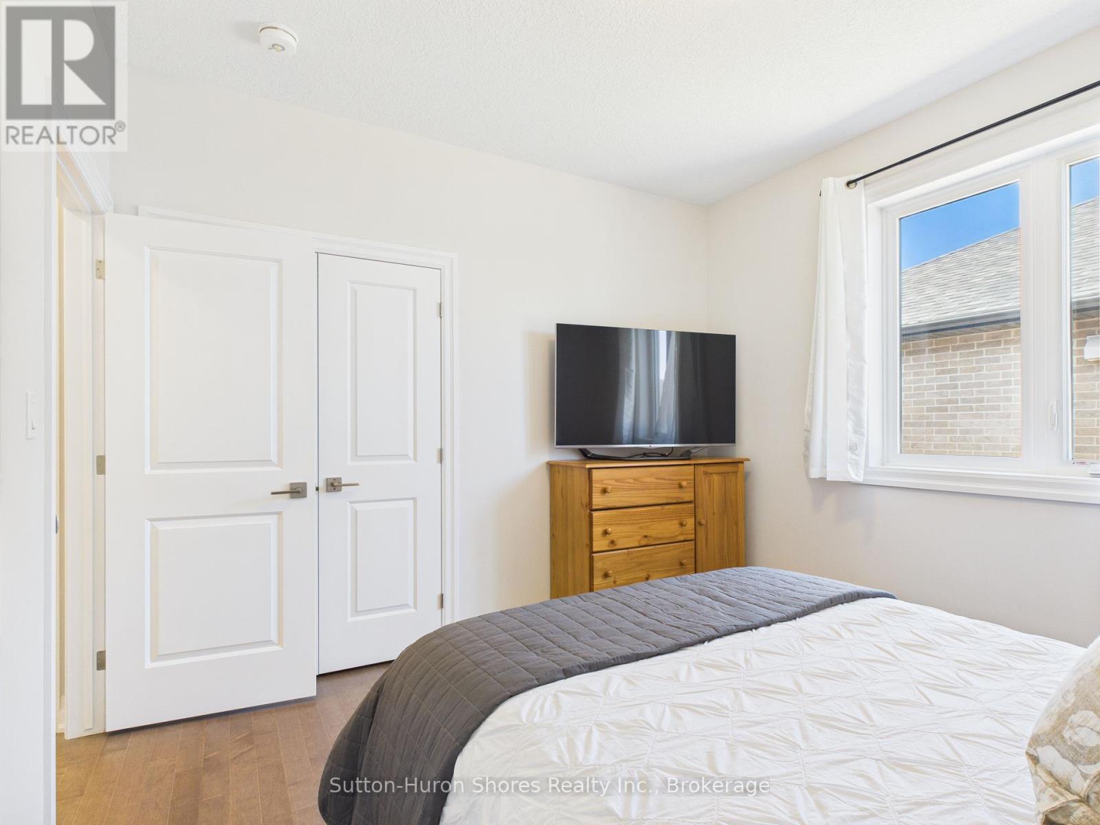 360 Mary Rose Avenue, Saugeen Shores, Ontario  N0H 2C3 - Photo 12 - X12299913