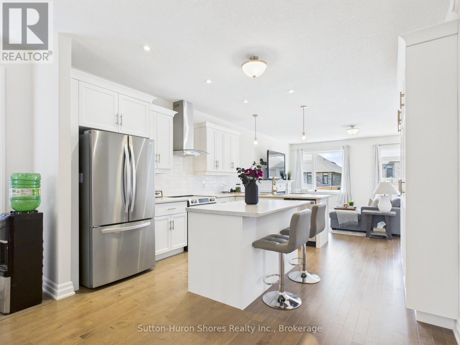 360 Mary Rose Avenue, Saugeen Shores, Ontario  N0H 2C3 - Photo 14 - X12299913