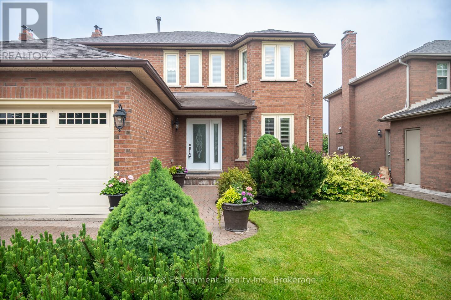 Property at 1220 GRANDVIEW DRIVE image 3