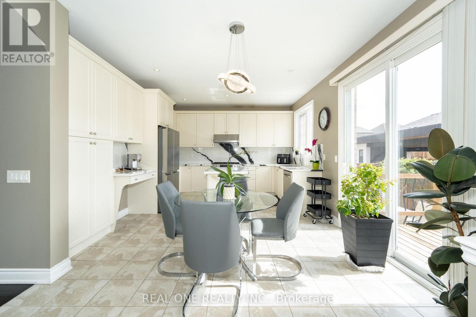 11 Zoran Lane, Vaughan, Ontario L6A 4E4 - Photo 12 - N12294125