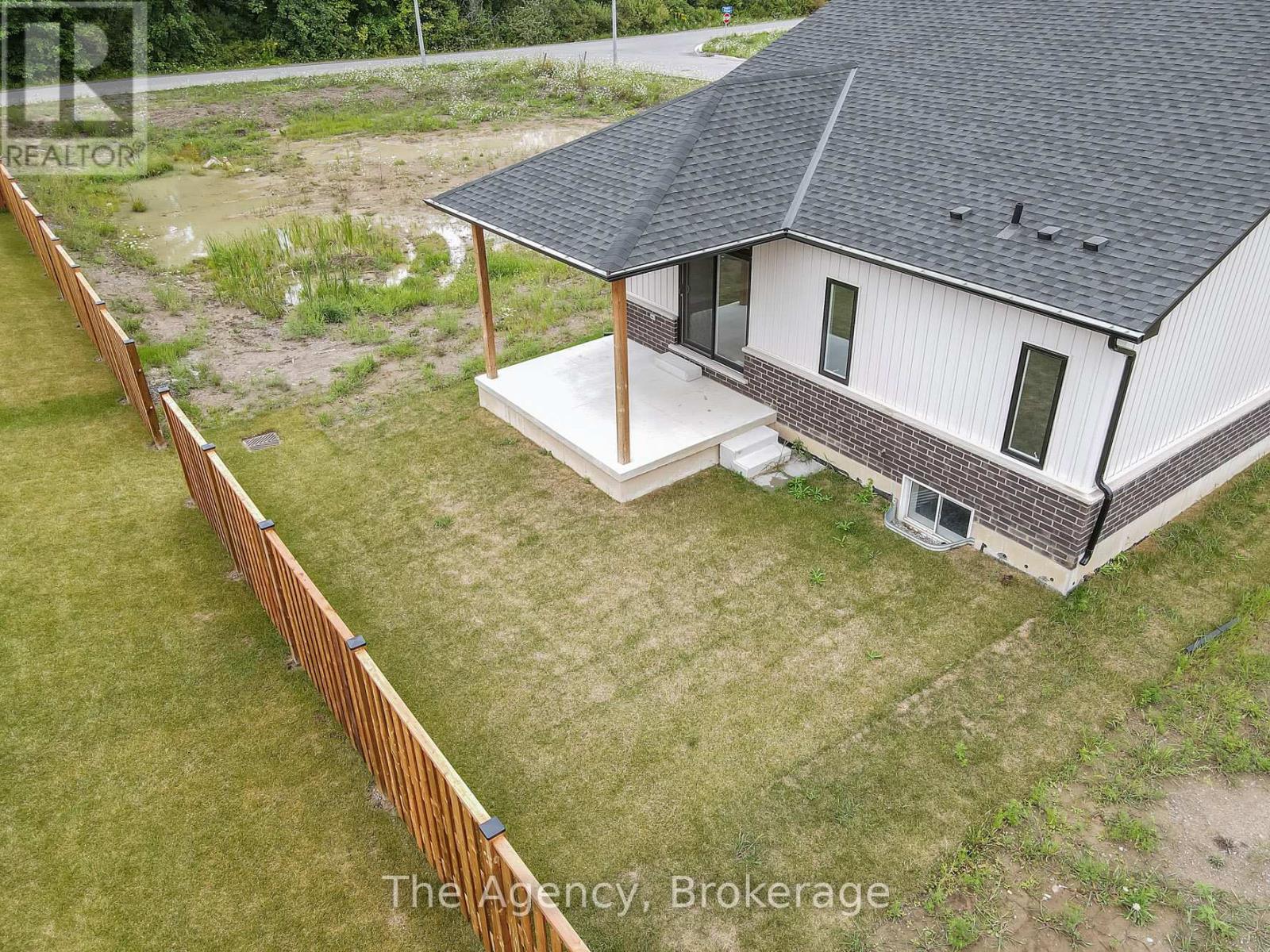 211 Sycamore Street, Welland, Ontario  L3C 0J8 - Photo 3 - X12299887
