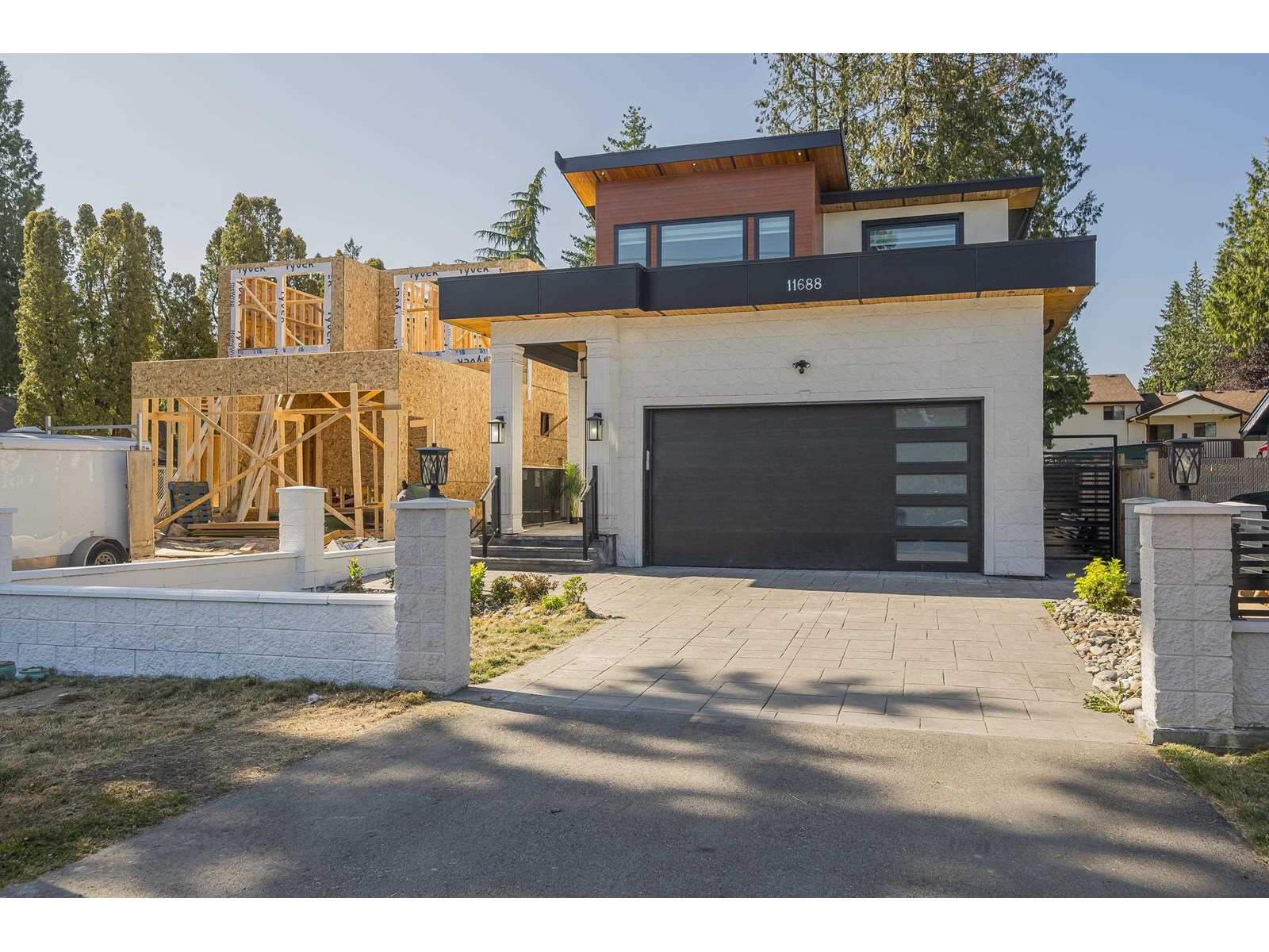 Property at 11688 96 AVENUE image 3