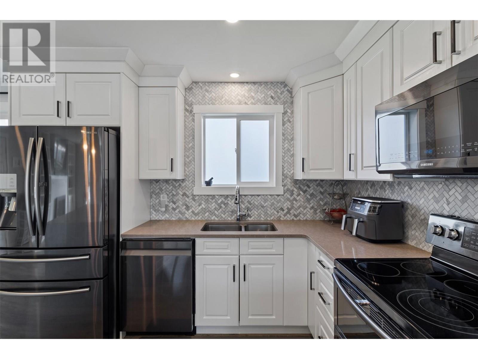 Property at 689 VALDES Drive image 3