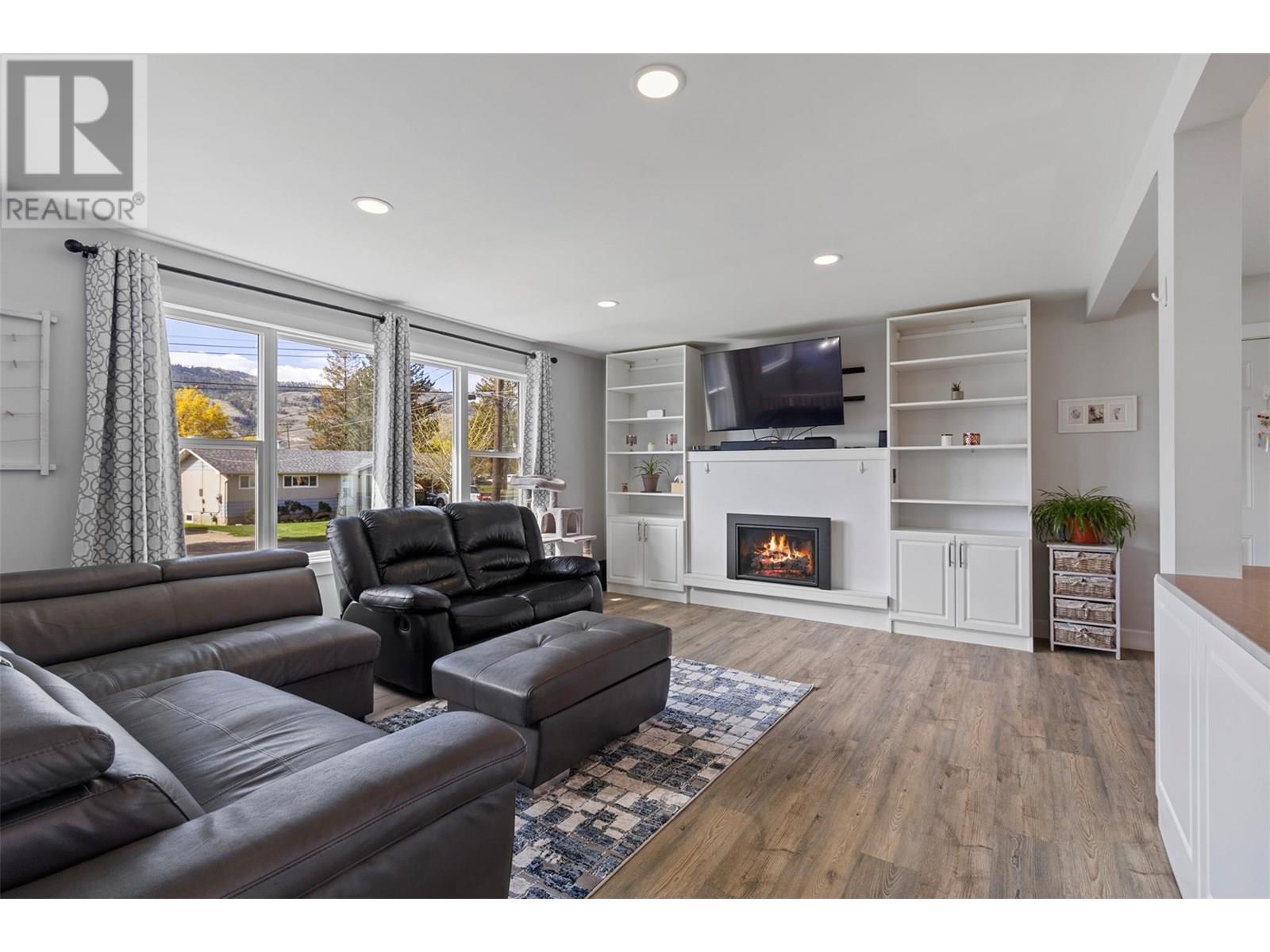 Property at 689 VALDES Drive image 5