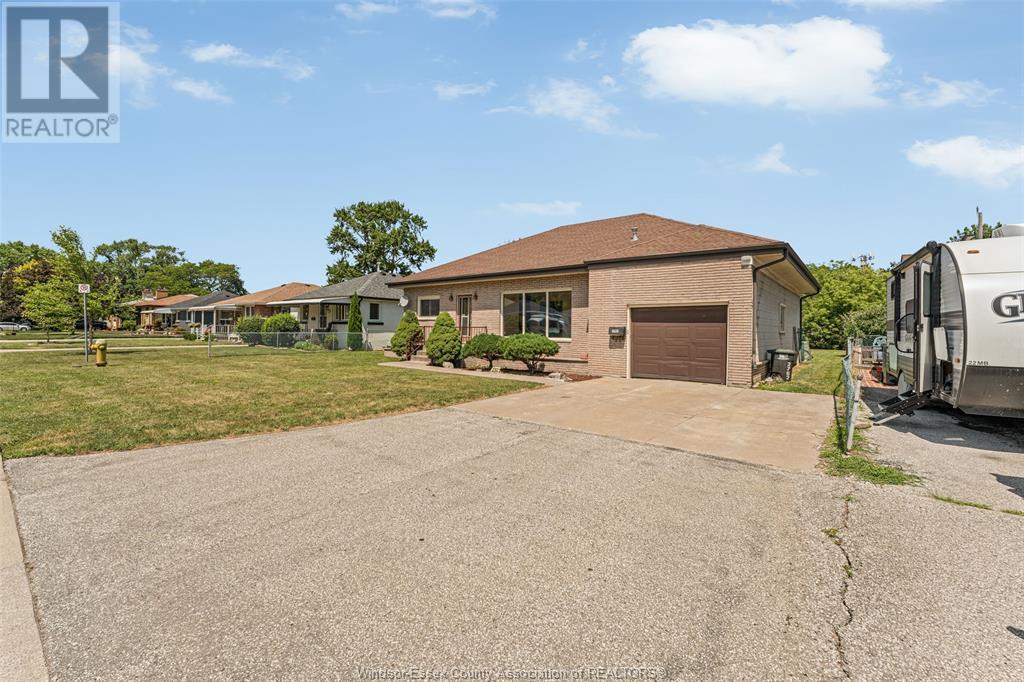 Property at 2762 LLOYD GEORGE image 2