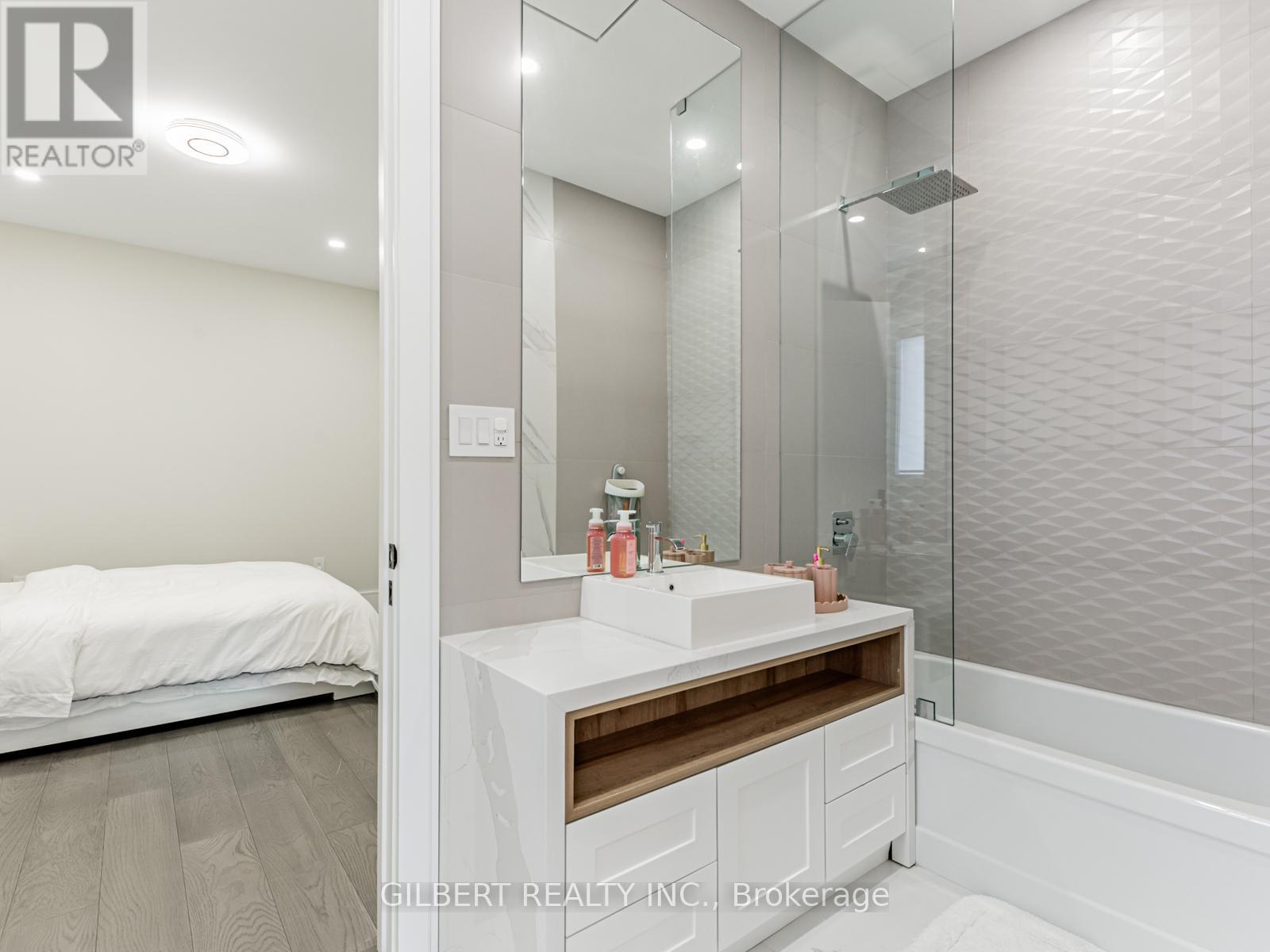 485 Ridelle Avenue, Toronto, Ontario  M6B 1K6 - Photo 20 - W12298234