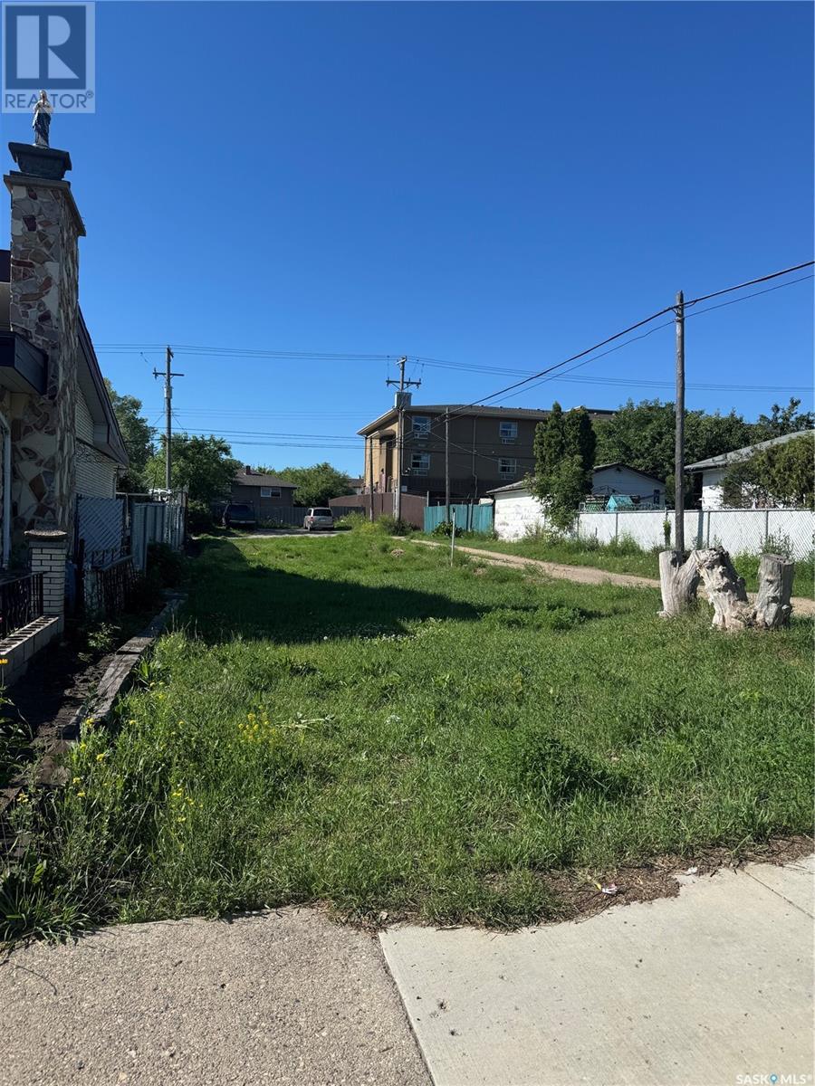 1407 23rd Street W, Saskatoon, Saskatchewan  S7L 0B1 - Photo 2 - SK013403