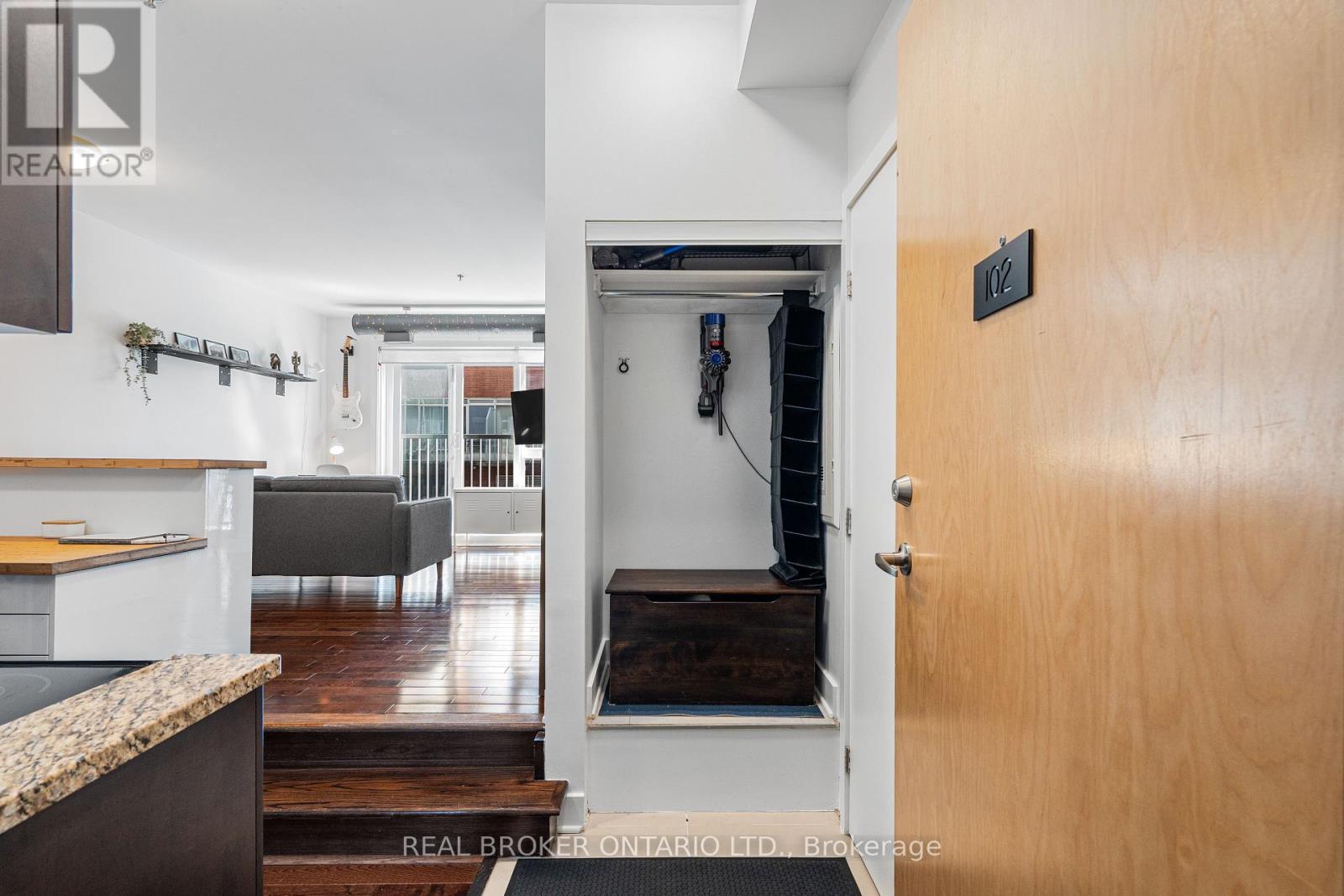 Property at 102 - 360 CUMBERLAND STREET image 3