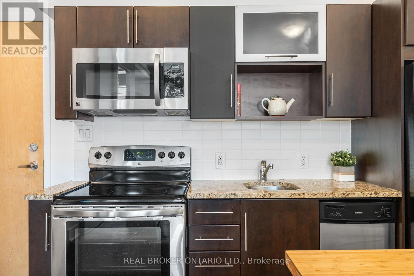 102 - 360 Cumberland Street, Ottawa, Ontario  K1N 0B1 - Photo 9 - X12300065