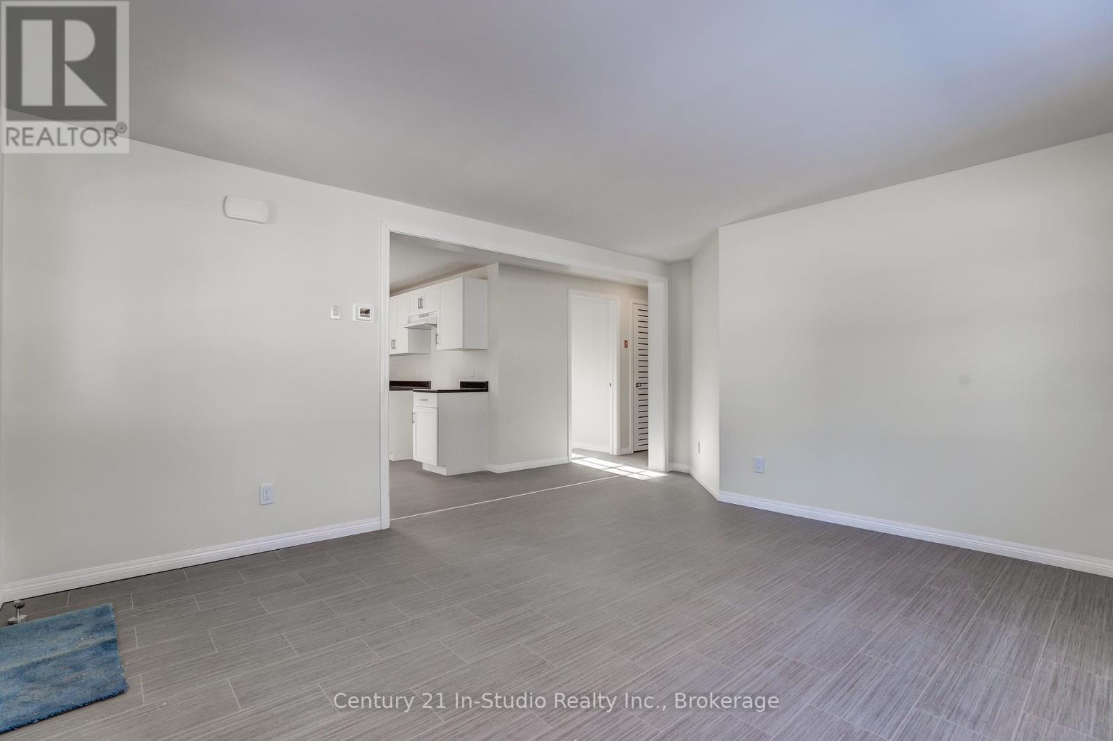 35 Sussex Square, Georgian Bluffs, Ontario  N4K 5N5 - Photo 6 - X12300089