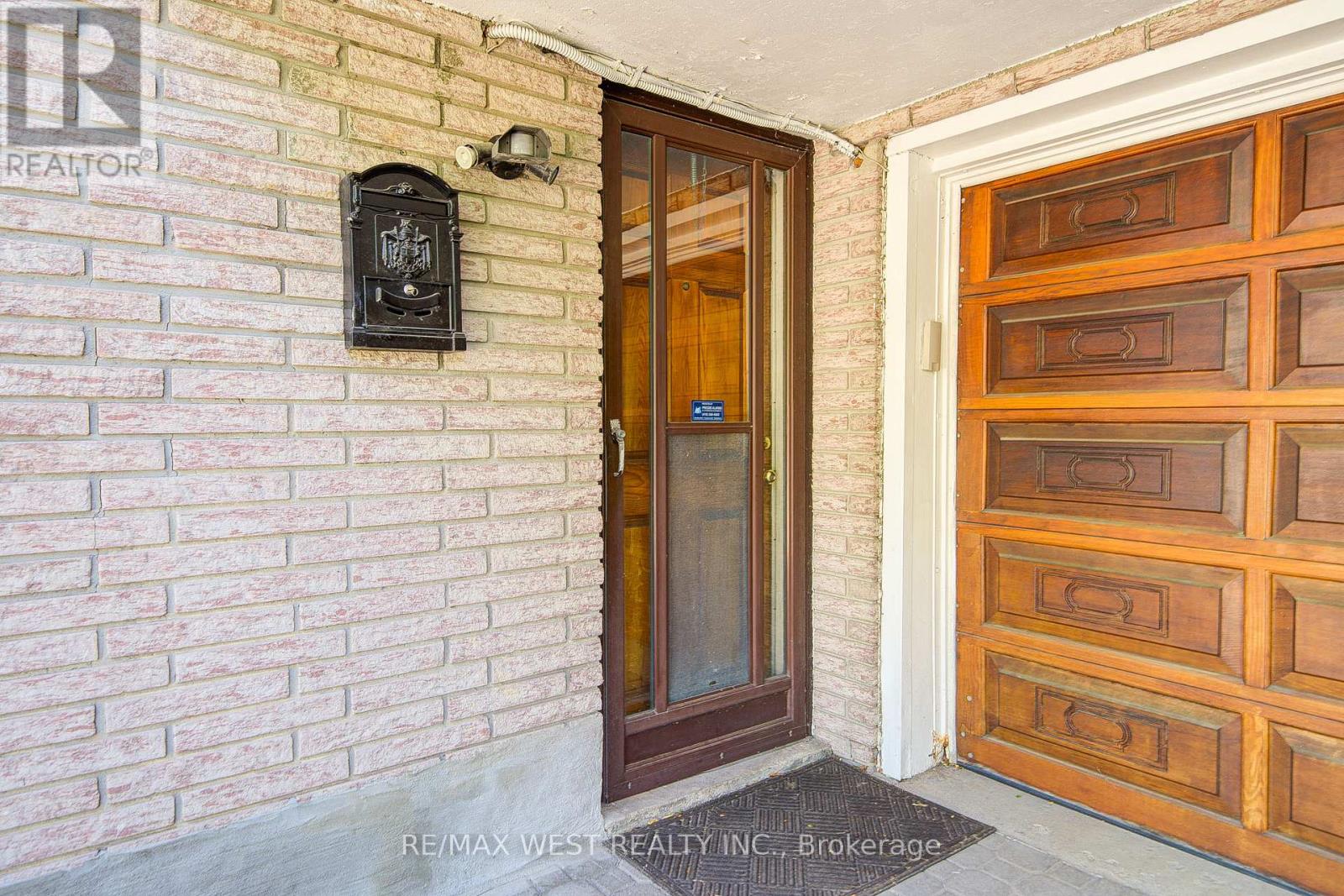 Property at 85 DOWNSVIEW AVENUE image 3