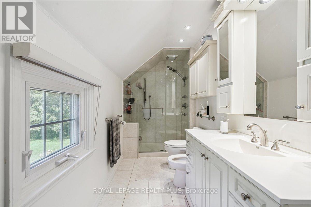 1258 Ravine Drive, Mississauga, Ontario  L5J 3E4 - Photo 21 - W12299949