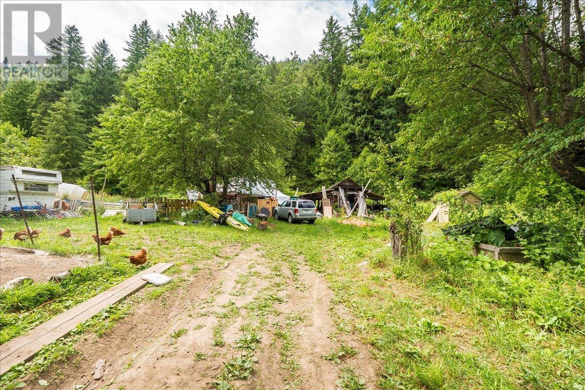 1765 Highway 3a Highway, Castlegar, British Columbia  V1N 3H3 - Photo 26 - 10354952