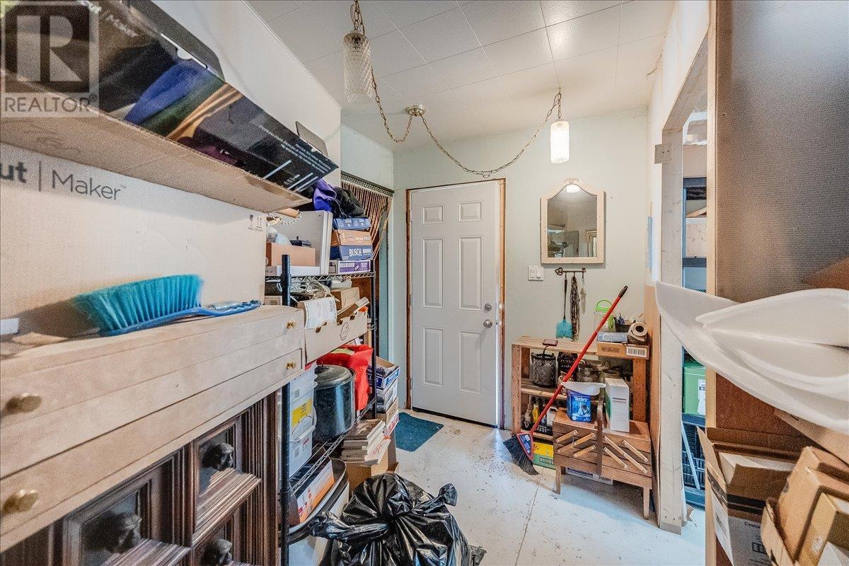 1765 Highway 3a Highway, Castlegar, British Columbia  V1N 3H3 - Photo 41 - 10354952