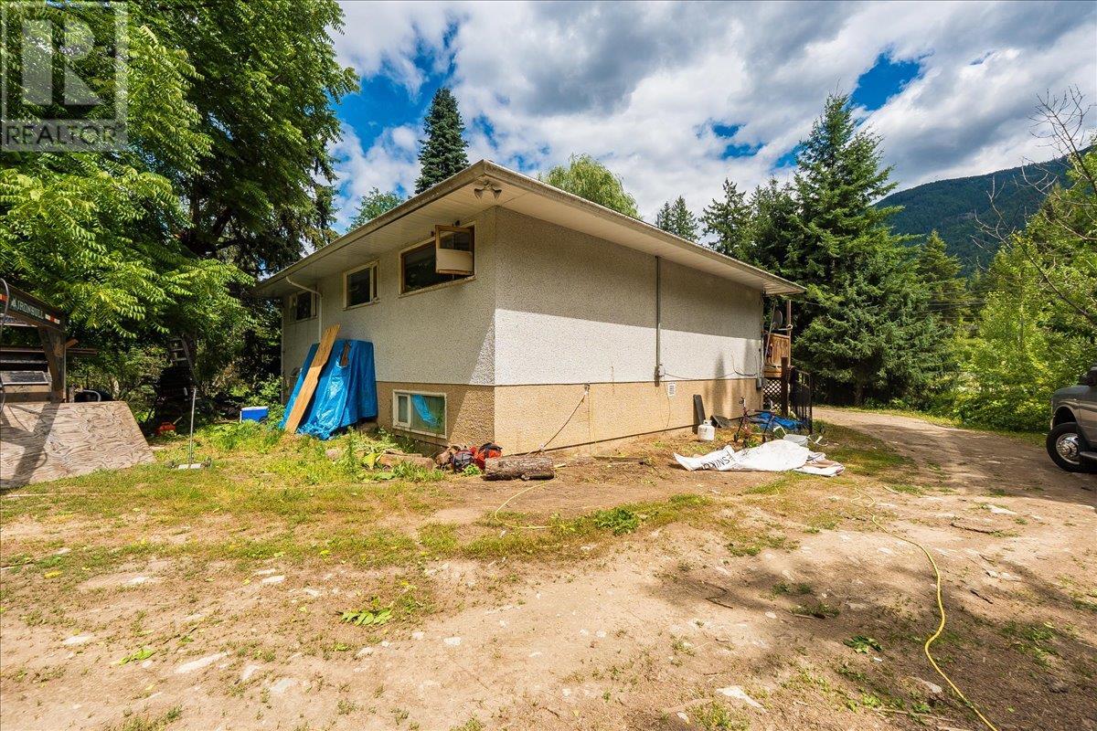 1765 Highway 3a Highway, Castlegar, British Columbia  V1N 3H3 - Photo 22 - 10354952