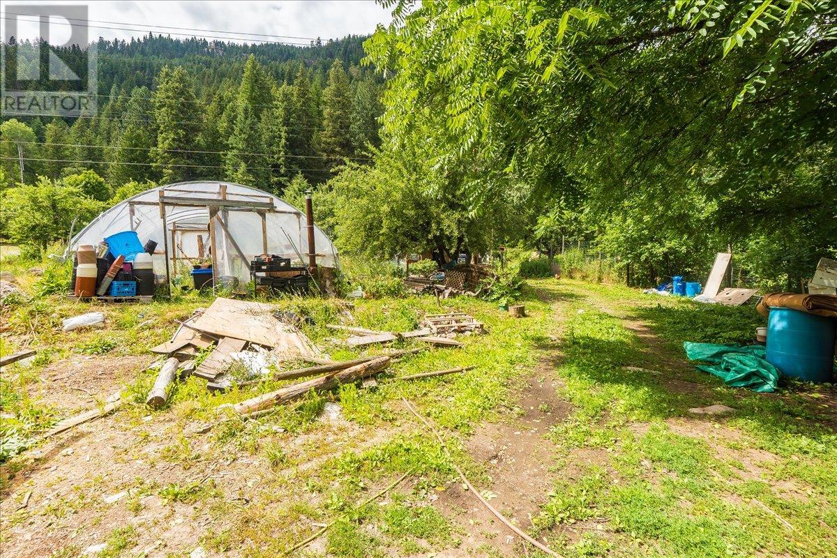 1765 Highway 3a Highway, Castlegar, British Columbia  V1N 3H3 - Photo 23 - 10354952