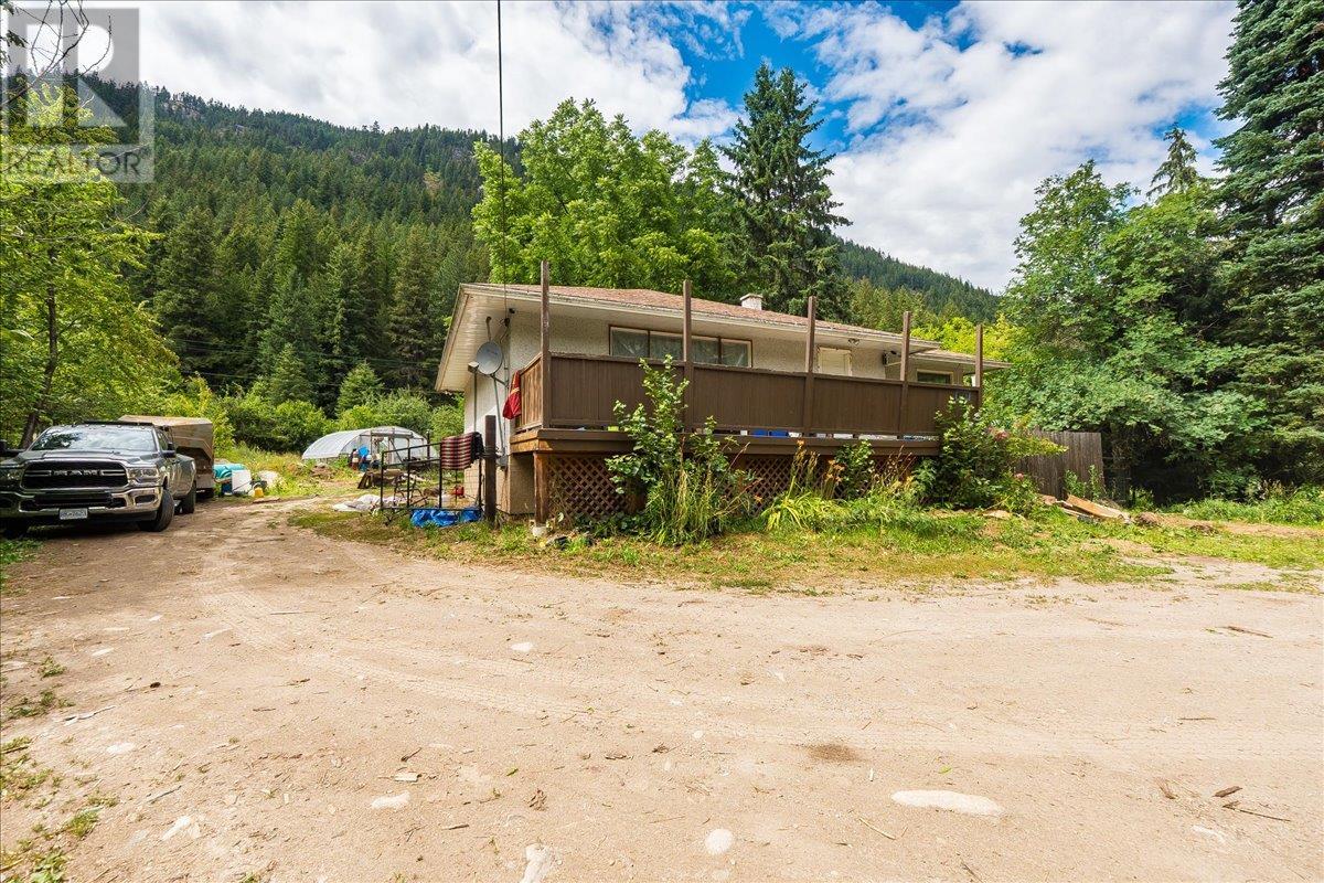 1765 Highway 3a Highway, Castlegar, British Columbia  V1N 3H3 - Photo 20 - 10354952
