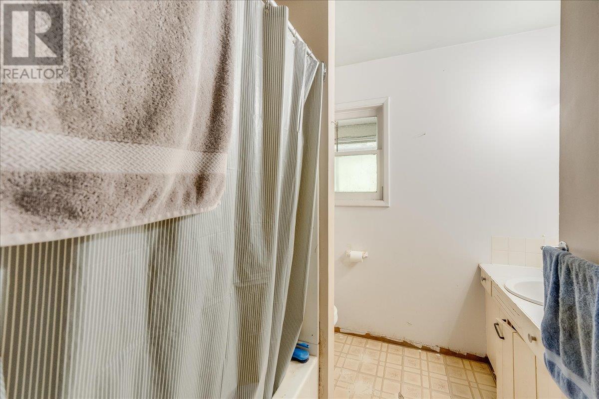 1765 Highway 3a Highway, Castlegar, British Columbia  V1N 3H3 - Photo 42 - 10354952