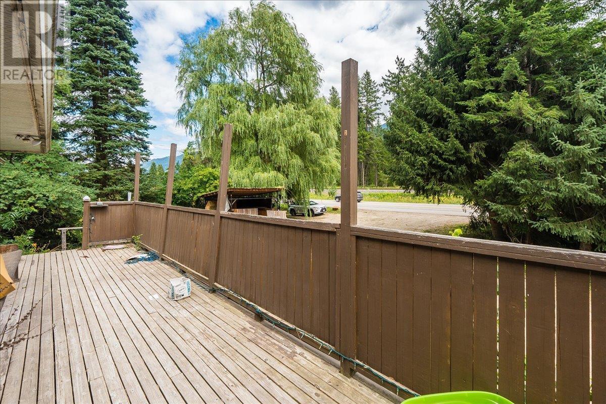 1765 Highway 3a Highway, Castlegar, British Columbia  V1N 3H3 - Photo 38 - 10354952