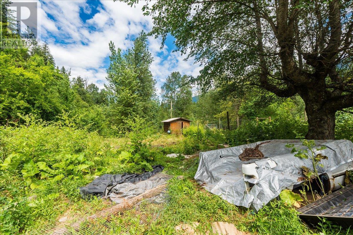 1765 Highway 3a Highway, Castlegar, British Columbia  V1N 3H3 - Photo 28 - 10354952