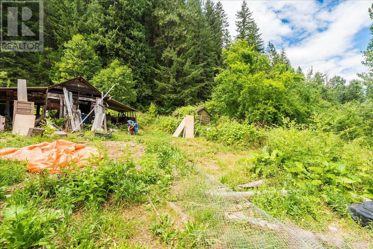 1765 Highway 3a Highway, Castlegar, British Columbia  V1N 3H3 - Photo 29 - 10354952