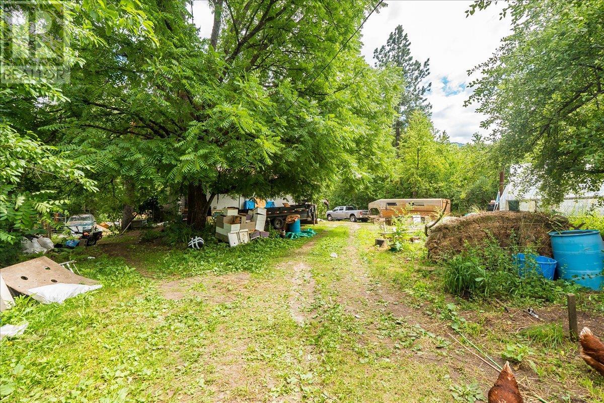 1765 Highway 3a Highway, Castlegar, British Columbia  V1N 3H3 - Photo 30 - 10354952