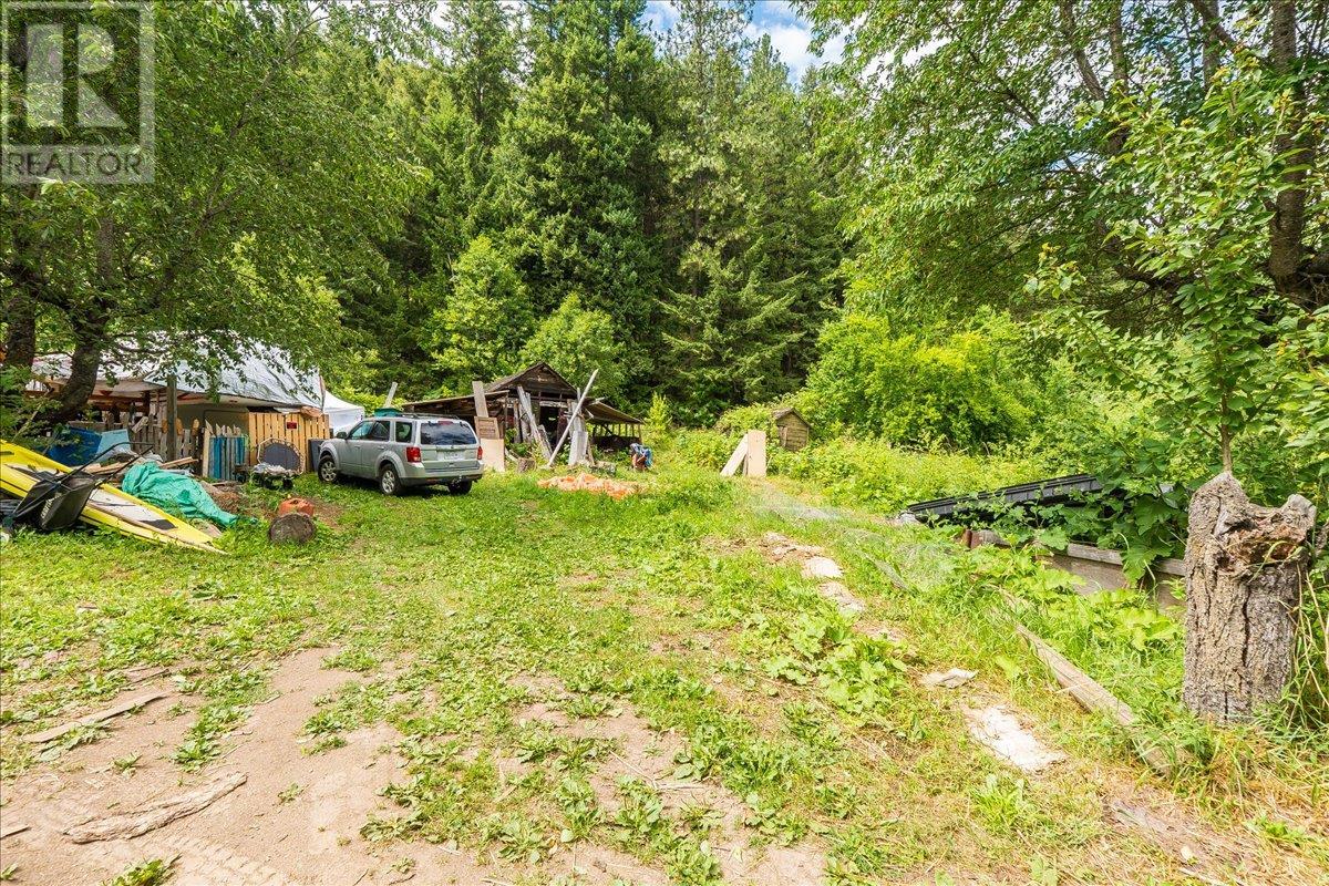 1765 Highway 3a Highway, Castlegar, British Columbia  V1N 3H3 - Photo 27 - 10354952