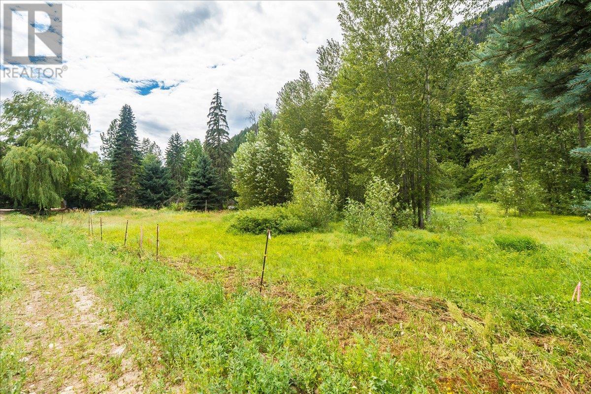 1765 Highway 3a Highway, Castlegar, British Columbia  V1N 3H3 - Photo 87 - 10354952