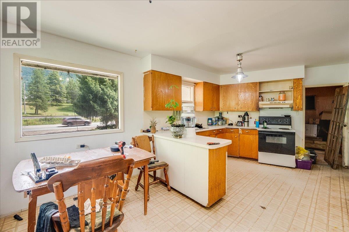 1765 Highway 3a Highway, Castlegar, British Columbia  V1N 3H3 - Photo 65 - 10354952