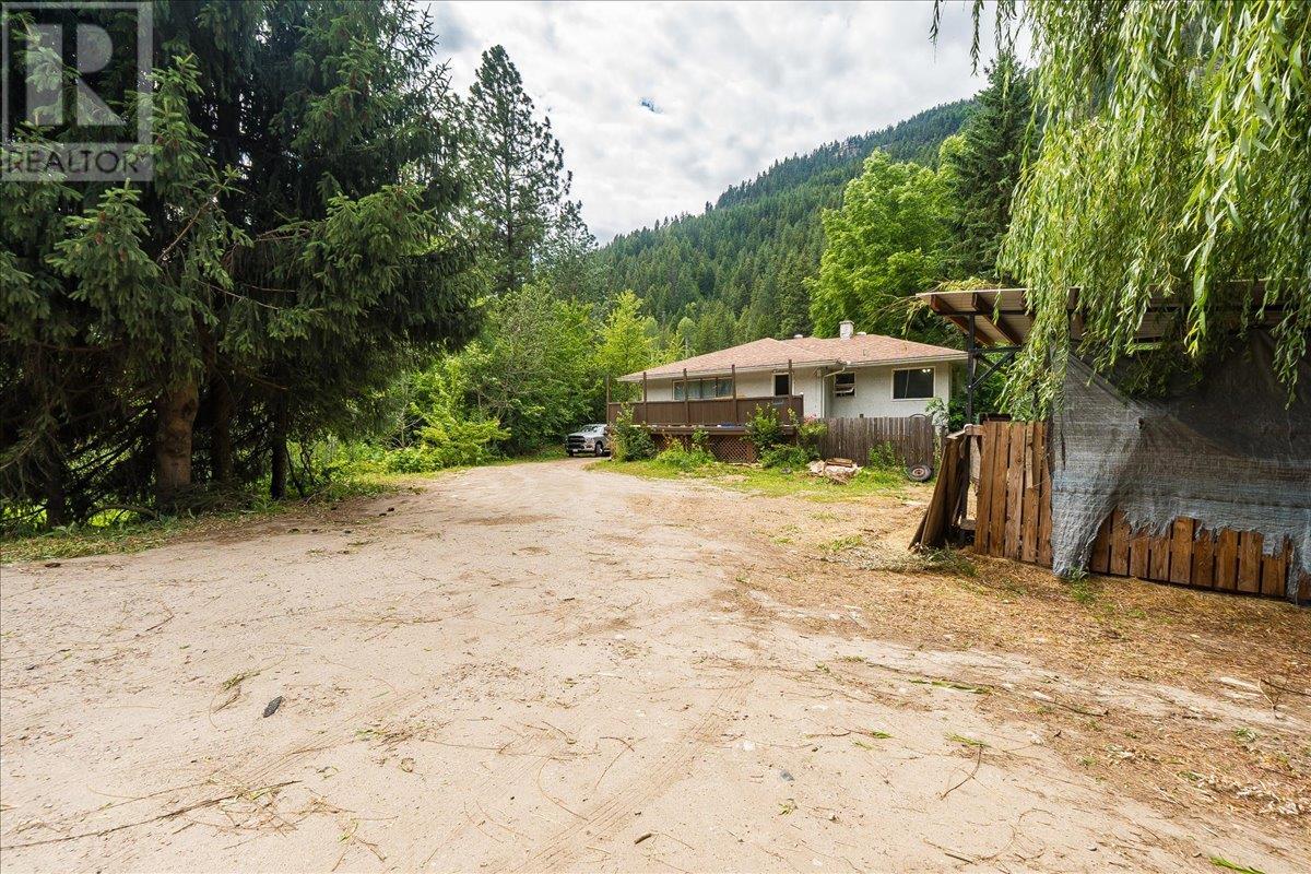 1765 Highway 3a Highway, Castlegar, British Columbia  V1N 3H3 - Photo 83 - 10354952