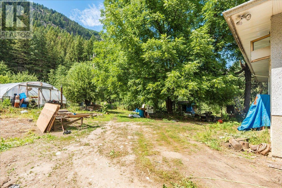 1765 Highway 3a Highway, Castlegar, British Columbia  V1N 3H3 - Photo 80 - 10354952