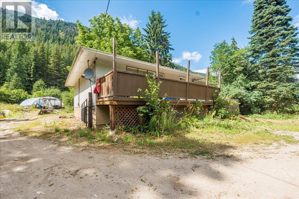 1765 Highway 3a Highway, Castlegar, British Columbia  V1N 3H3 - Photo 86 - 10354952