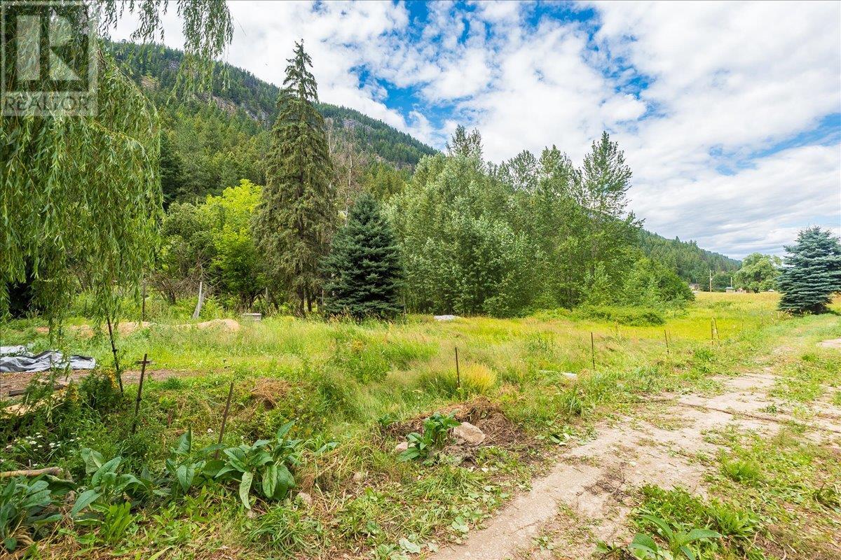 1765 Highway 3a Highway, Castlegar, British Columbia  V1N 3H3 - Photo 74 - 10354952