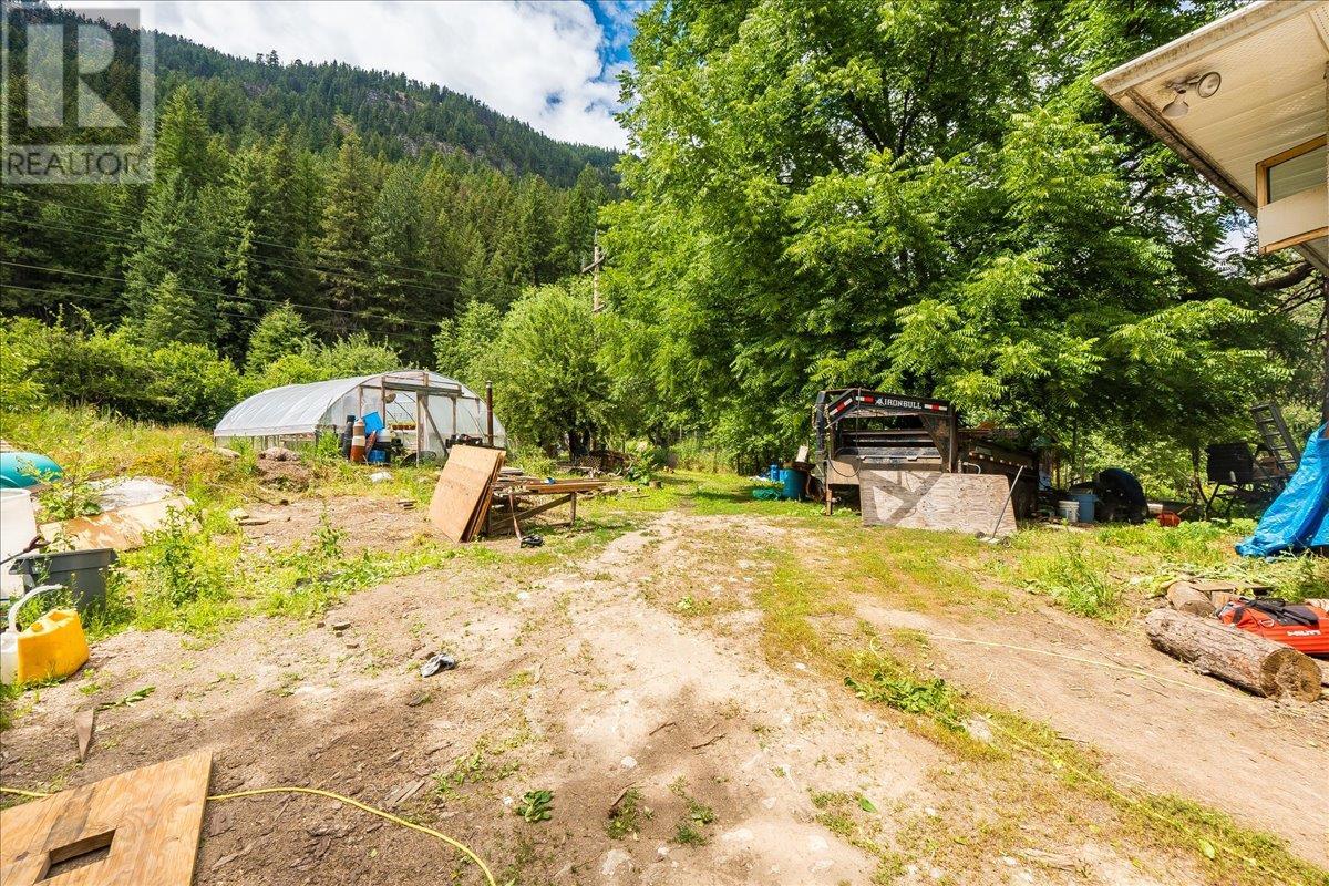 1765 Highway 3a Highway, Castlegar, British Columbia  V1N 3H3 - Photo 21 - 10354952