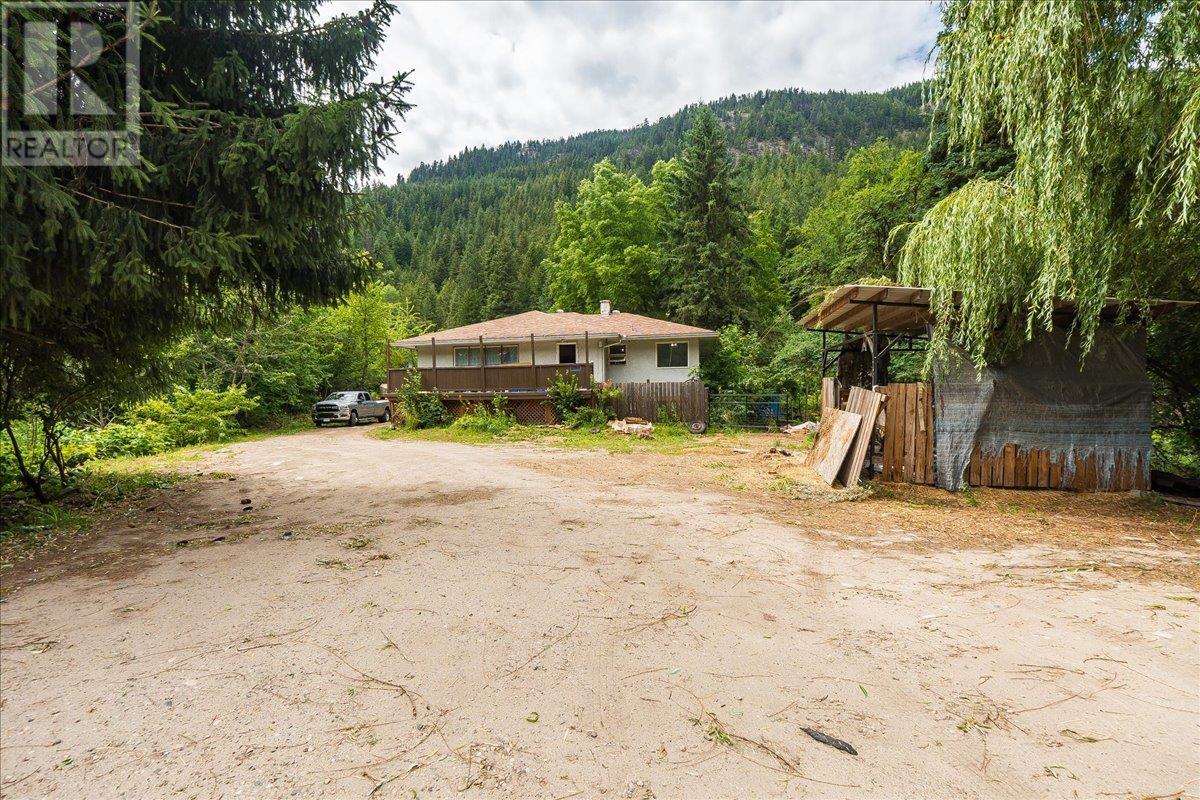 1765 Highway 3a Highway, Castlegar, British Columbia  V1N 3H3 - Photo 82 - 10354952