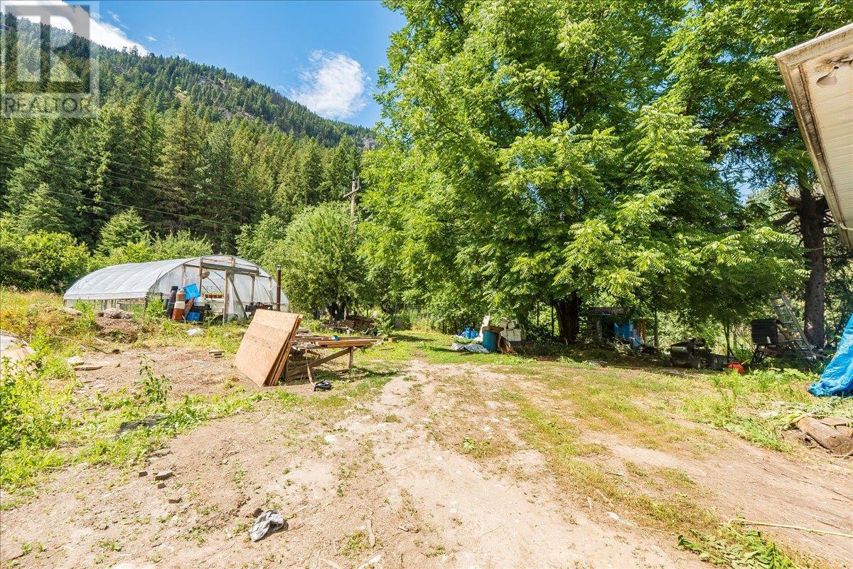1765 Highway 3a Highway, Castlegar, British Columbia  V1N 3H3 - Photo 79 - 10354952
