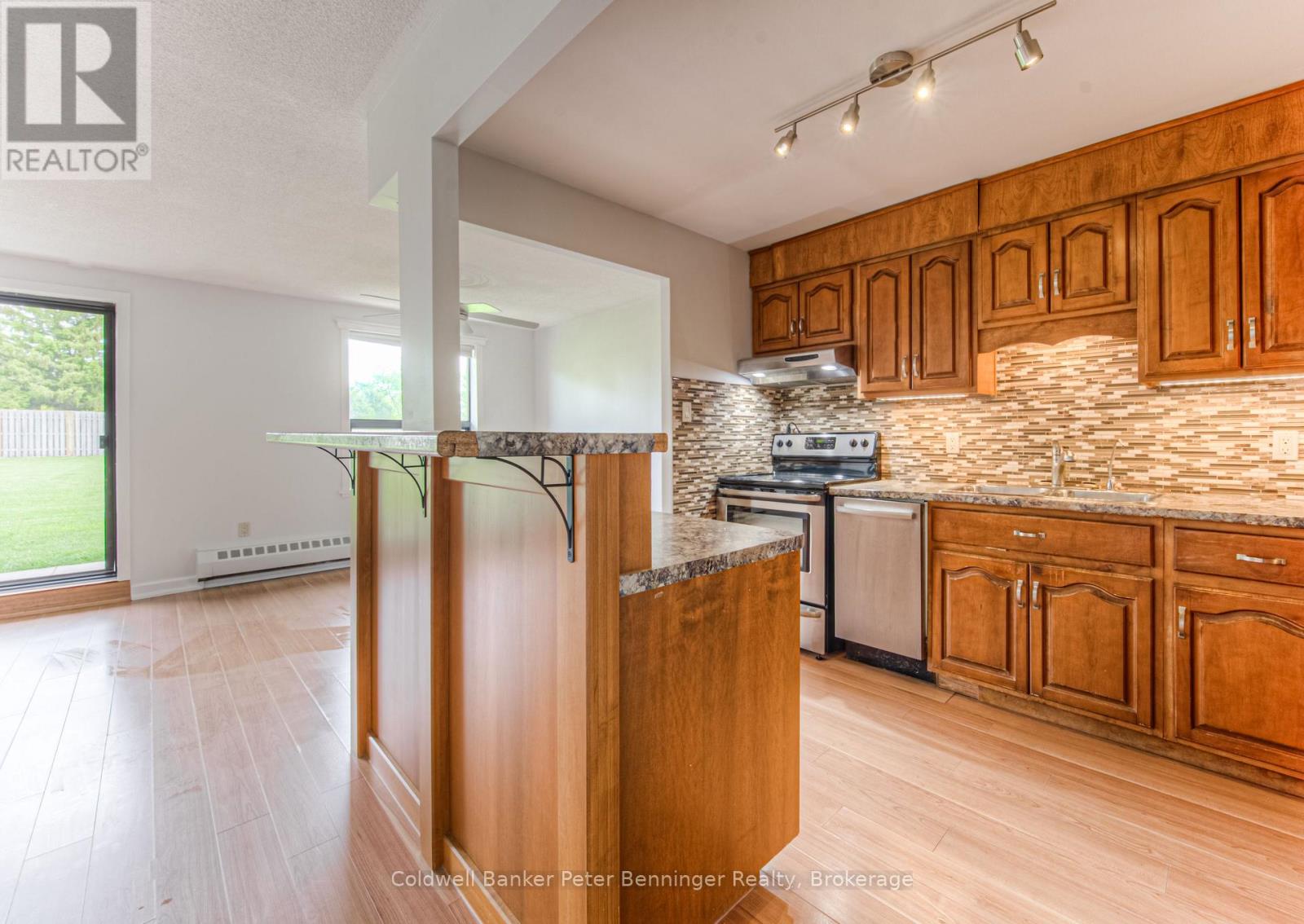 211 - 1100 Courtland Avenue E, Kitchener, Ontario  N2C 2H9 - Photo 9 - X12238506