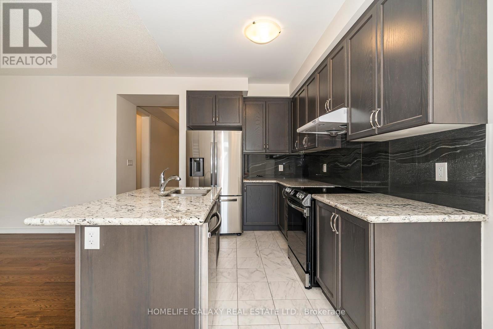 29 Bromfield Street, Whitby, Ontario  L1P 0P8 - Photo 18 - E12300071