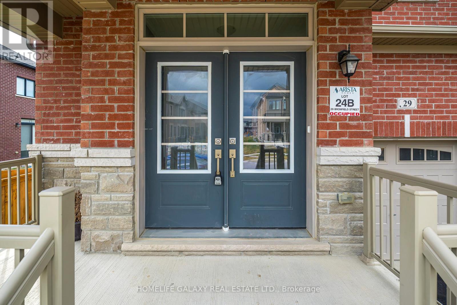 29 Bromfield Street, Whitby, Ontario  L1P 0P8 - Photo 3 - E12300071