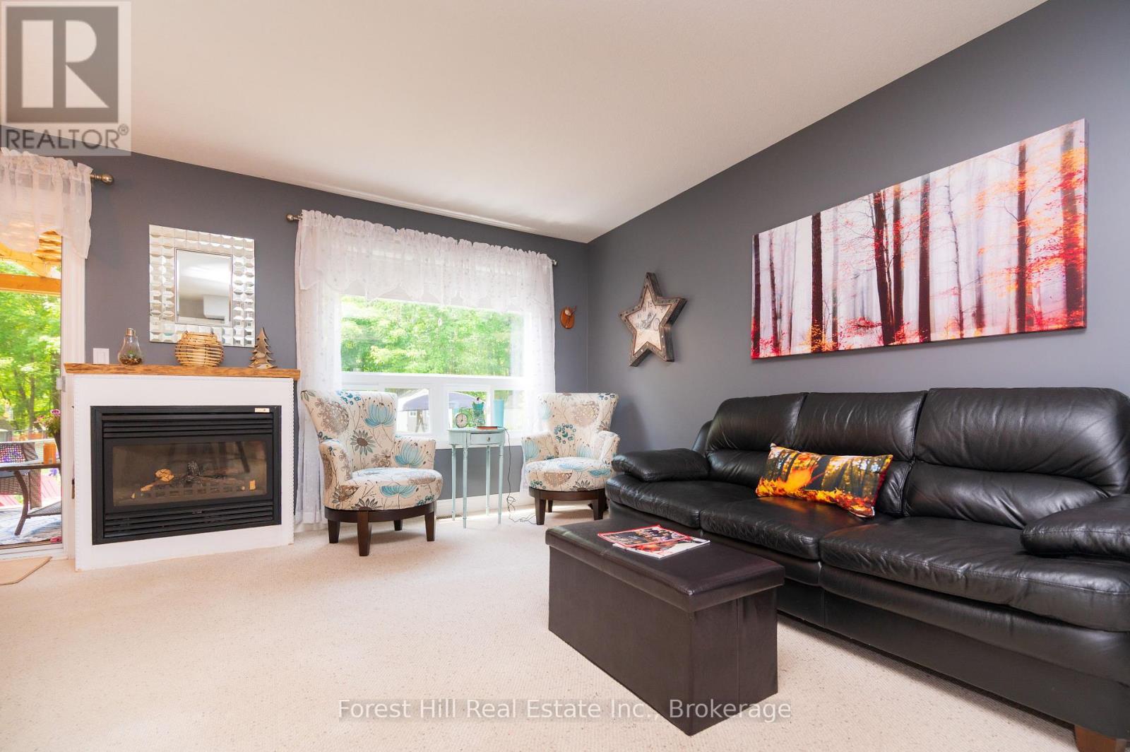 151 Pine Street, Bracebridge, Ontario  P1L 2H8 - Photo 3 - X12233280