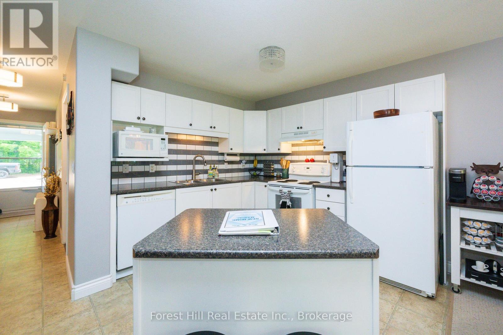 151 Pine Street, Bracebridge, Ontario  P1L 2H8 - Photo 8 - X12233280