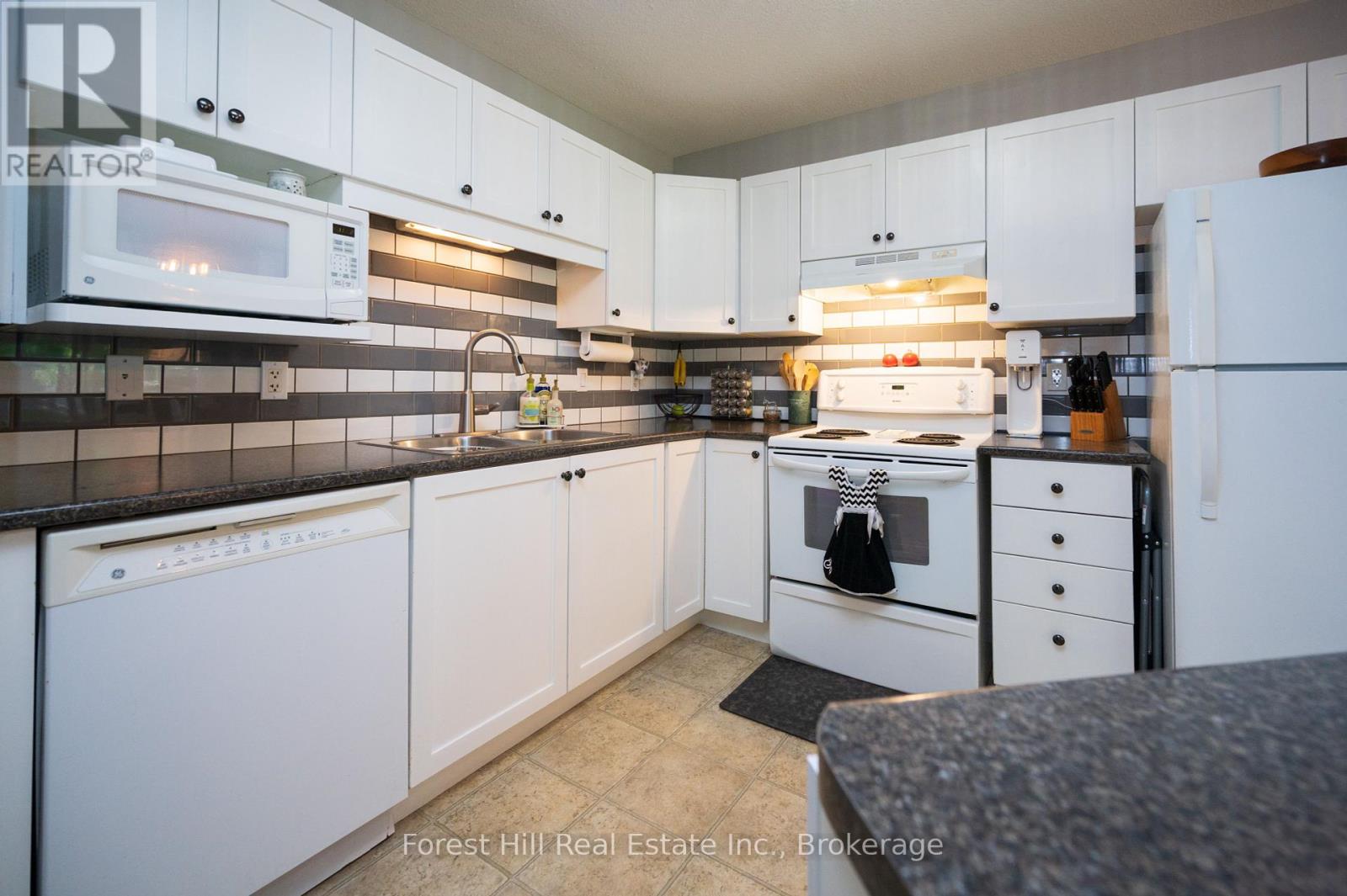 151 Pine Street, Bracebridge, Ontario  P1L 2H8 - Photo 6 - X12233280