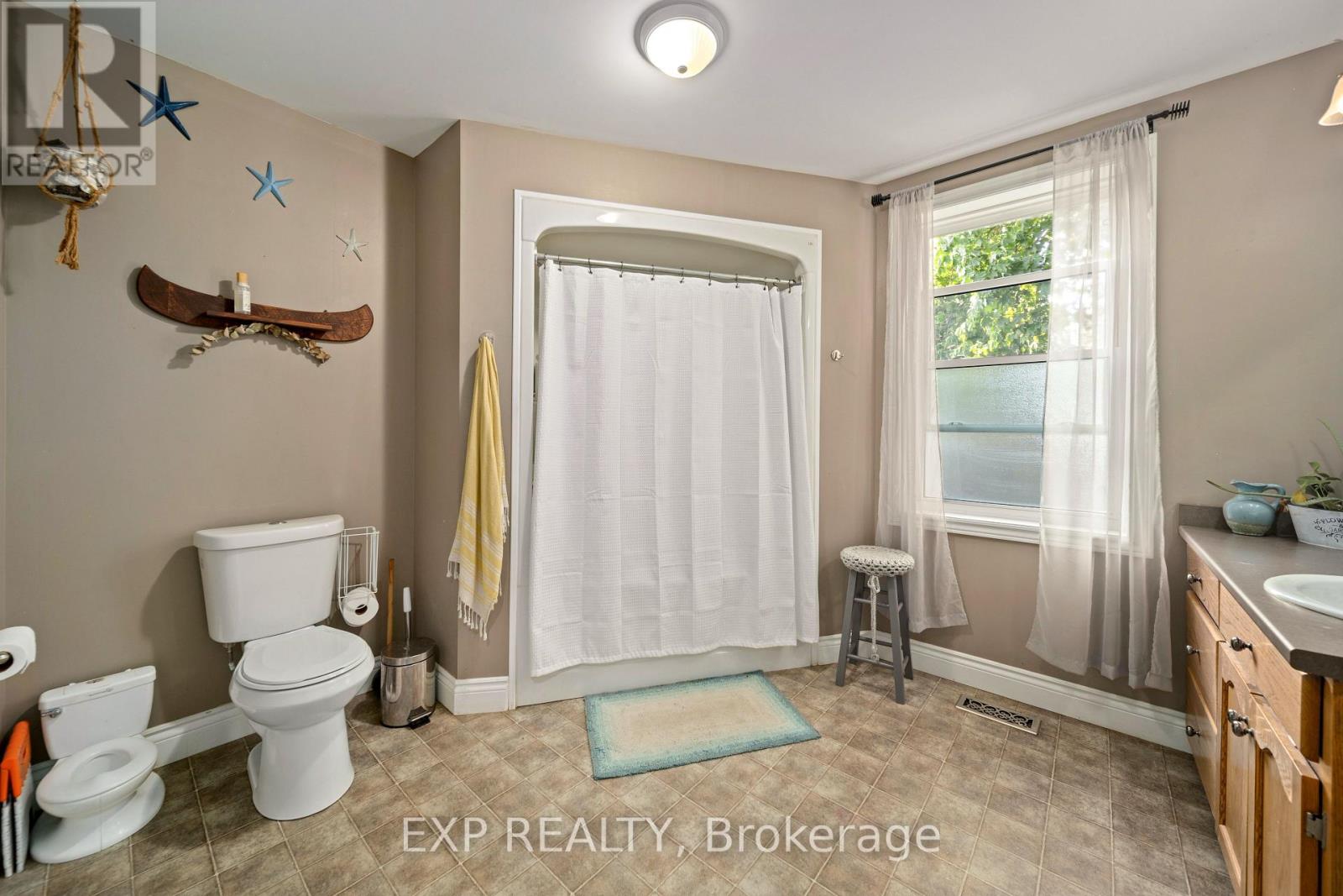 26 Main Street S, Lambton Shores, Ontario  N0N 1J0 - Photo 24 - X12300338