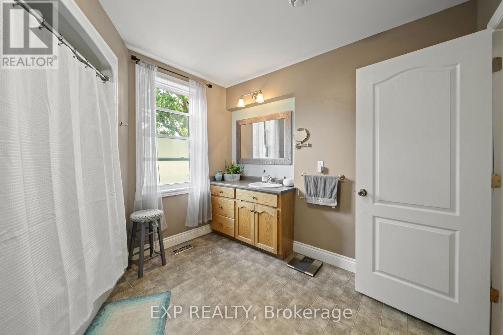 26 Main Street S, Lambton Shores, Ontario  N0N 1J0 - Photo 25 - X12300338