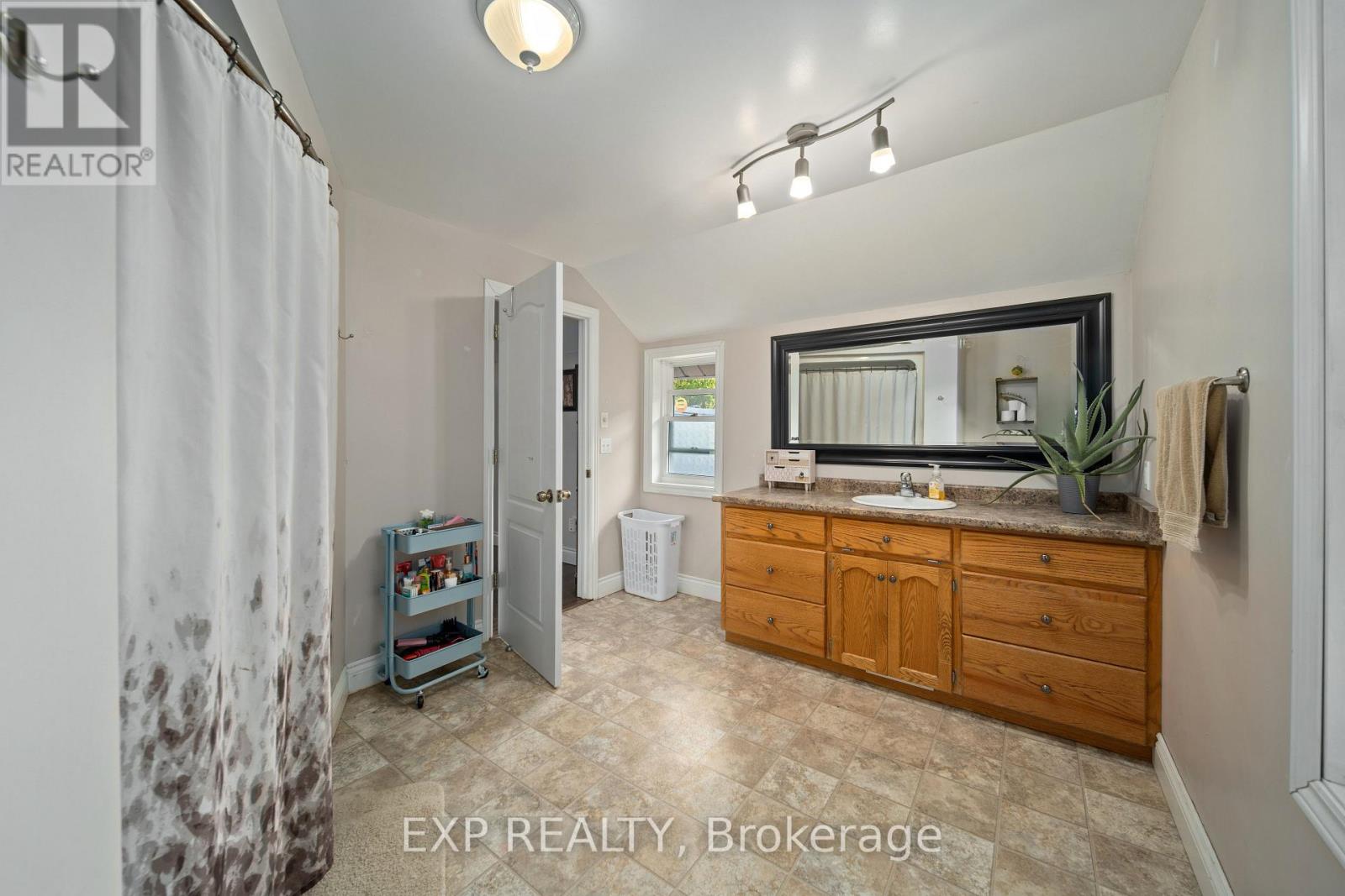 26 Main Street S, Lambton Shores, Ontario  N0N 1J0 - Photo 28 - X12300338