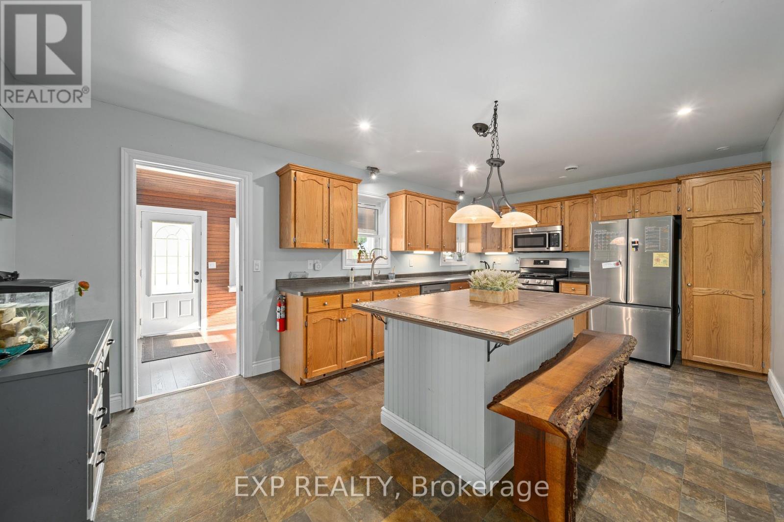 26 Main Street S, Lambton Shores, Ontario  N0N 1J0 - Photo 8 - X12300338