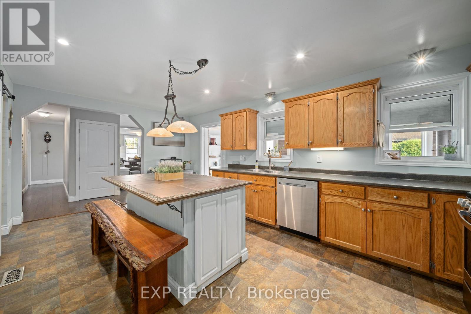 26 Main Street S, Lambton Shores, Ontario  N0N 1J0 - Photo 9 - X12300338