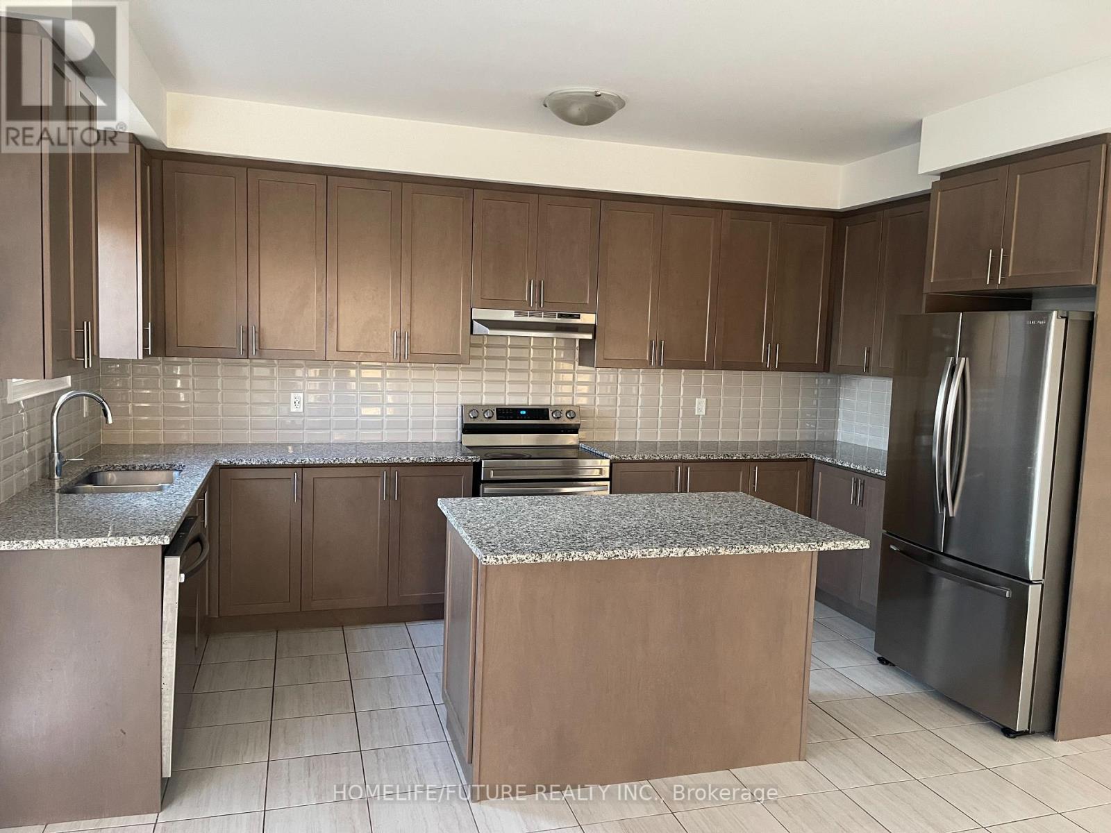106 Wamsley Crescent, Clarington, Ontario  L1B 0L1 - Photo 3 - E12300159